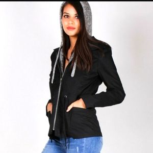 Black cargo fall jacket